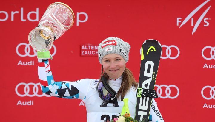 Christine Scheyer gewinnt Weltcup-Abfahrt in Zauchensee!! 01